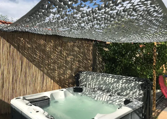 Nuit Des Etoiles Avec Piscine Et Communs *